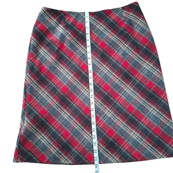 Wardrobe Essentials Vintage wool plaid skirt tartan skirt Size 10 Made In Canada - Picture 9 of 10